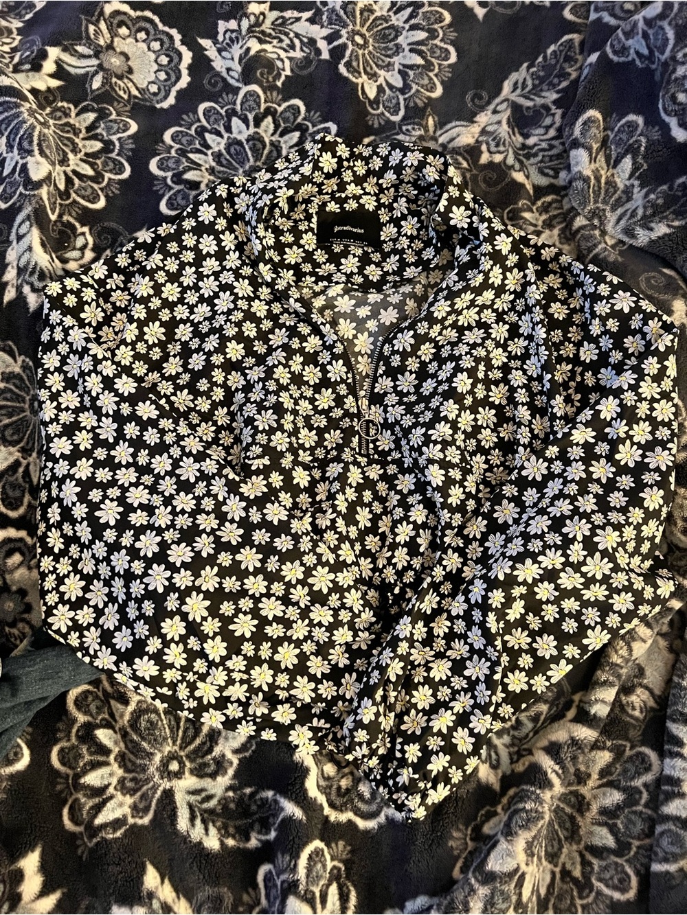 stradivarius Black Daisy-Print Windbreaker Crop Jacket